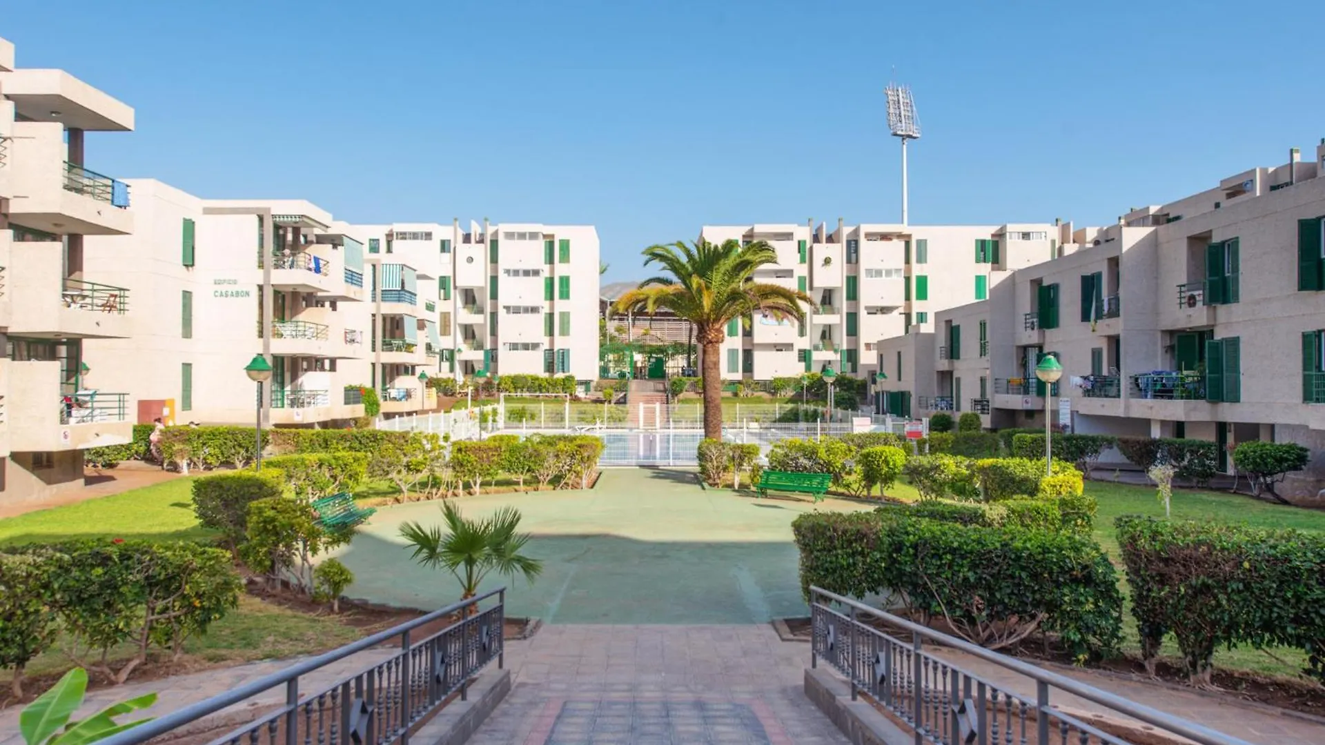 Apartment Central Location - Walk To The Beach, Shops & Dining Playa de las Americas