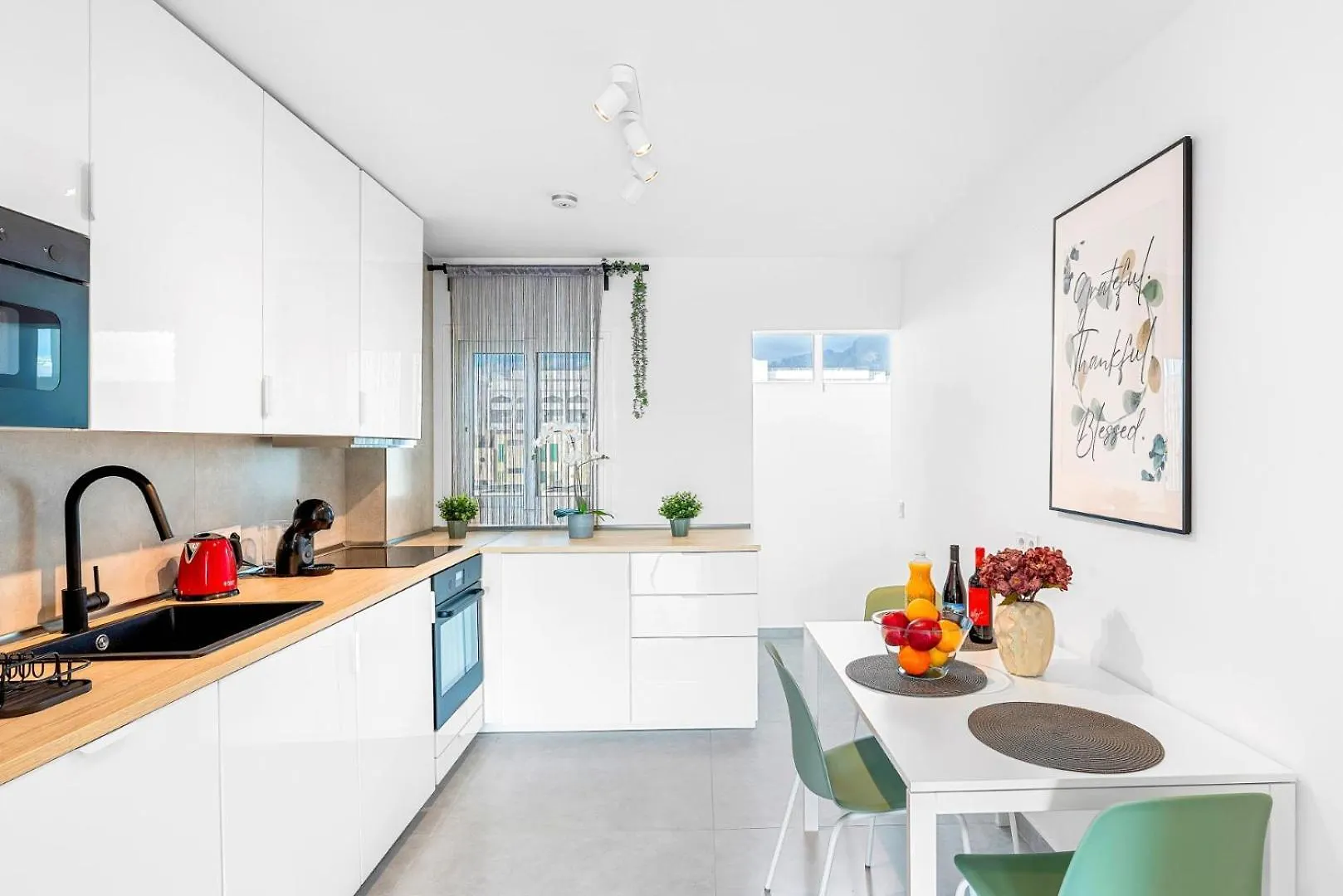 Apartment Central Location - Walk To The Beach, Shops & Dining Playa de las Americas